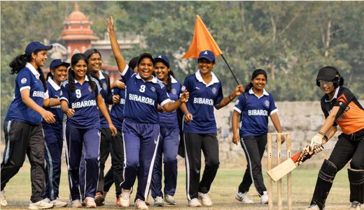 महिला क्रिकेट अभ्यास मैच : बालिकाओं ने जिला प्रशासन की टीम को दी शिकस्त 